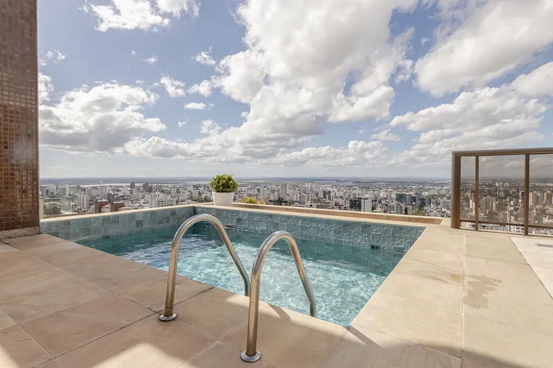 Piscina Aquecida Privativa no Rooftop com Vista 360°
